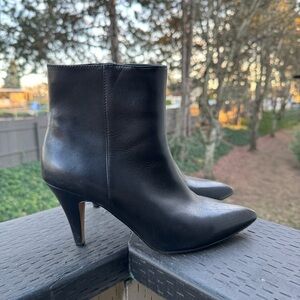 Vince Camuto Women’s Black Leather‎ Side Zip Heels Size 8
